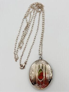 Vintage Silver Tone Oval Locket Necklace 34” Long Floral Engraved Pendant